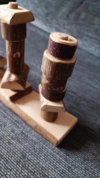 Juego de torres de encaje de madera natural.