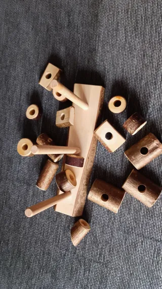 Juego de torres de encaje de madera natural.