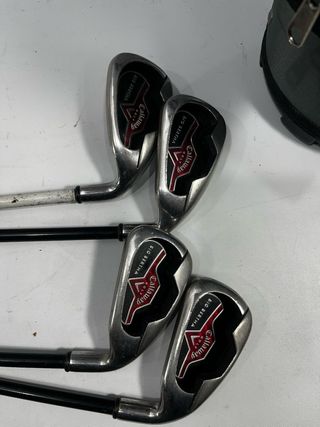 4 palos de golf, bolsa y bolas y más