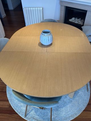 Mesa de comedor extensible y 4 sillas