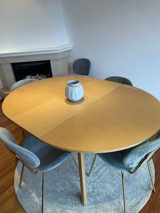 Mesa de comedor extensible y 4 sillas