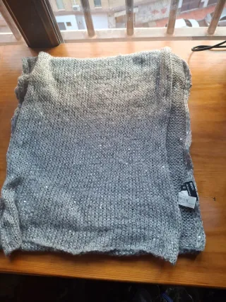 Bufanda plateada con lentejuelas