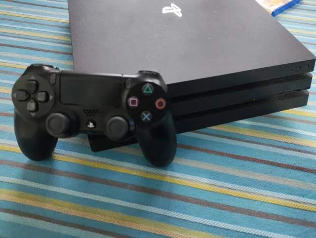 PS4 Pro Nera + 2 Giochi