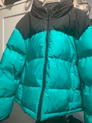 Abrigo acolchado plumas azul verdoso y negro