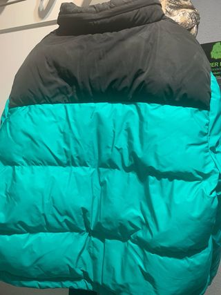 Abrigo acolchado plumas azul verdoso y negro