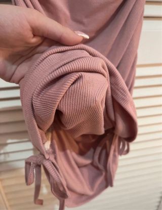 Vestido midi canalé rosa ajustado fruncido S M