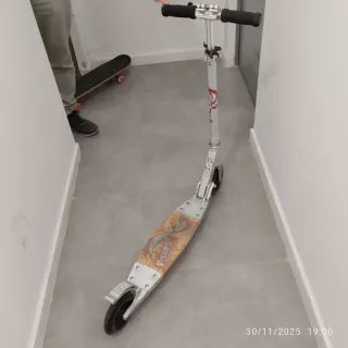 Patinete infantil plateado