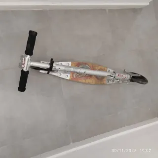 Patinete infantil plateado