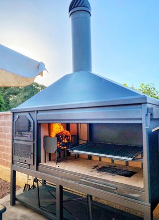 Griglia in metallo nera/grigia per barbecue