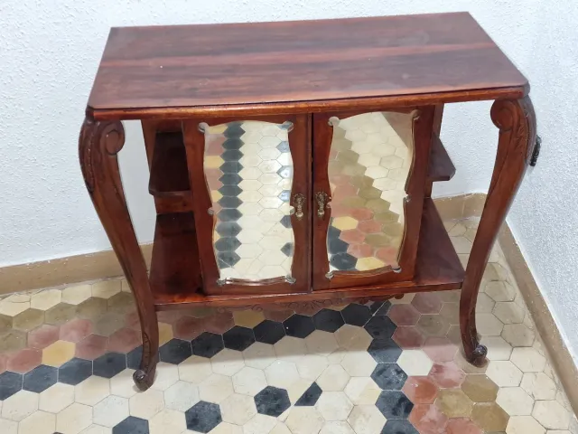 Tavolino ausiliario in legno e vetro anni '60