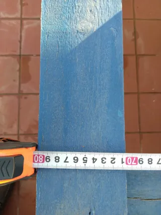 Mesa Palet Azul con Patas Metálicas