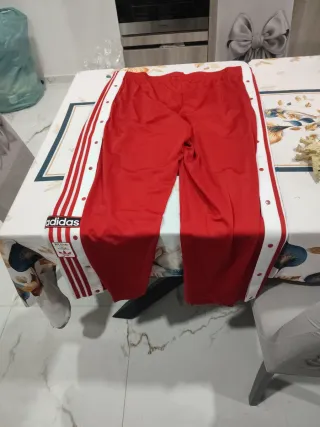 Tuta Adidas rossa a bottoni