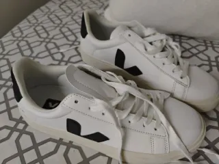 Zapatillas Veja Talla 43 Blancas y Negras