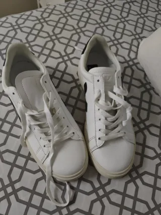 Zapatillas Veja Talla 43 Blancas y Negras