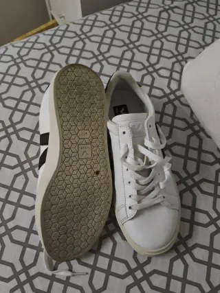 Zapatillas Veja Talla 43 Blancas y Negras
