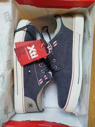 Zapatillas Xti Talla 42 Azul Marino Nuevas