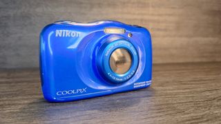 Cámara Digital Nikon Coolpix S33 Azul