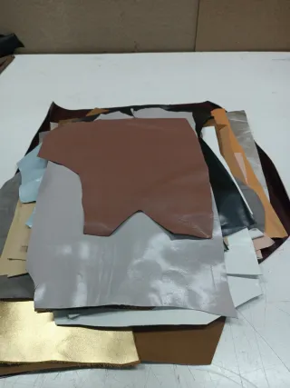 Lote retales cuero varios 4 kg