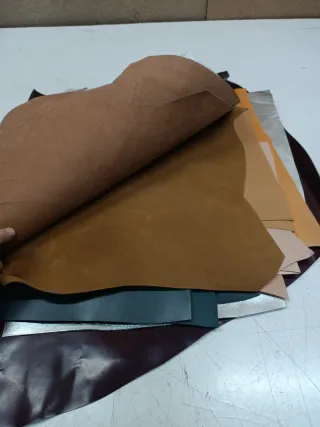 Lote retales cuero varios 4 kg