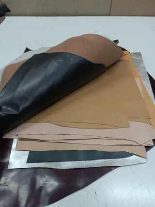 Lote retales cuero varios 4 kg