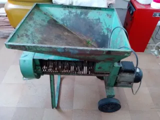 Máquina peladora de almendras