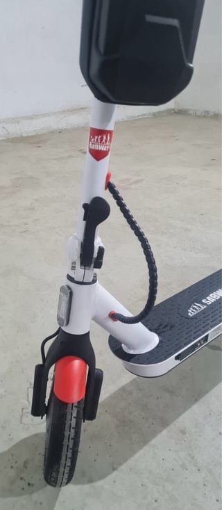 Patinete Eléctrico Sabway PRO GT blanco y rojo.