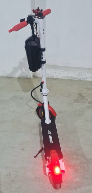 Patinete Eléctrico Sabway PRO GT blanco y rojo.