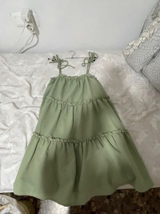 Vestido verde tirantes volantes