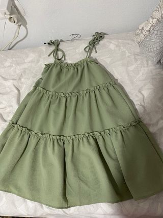 Vestido verde tirantes volantes