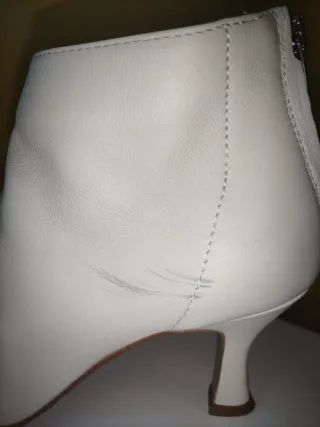 Tronchetti Ovye' pelle bianca Tg 37