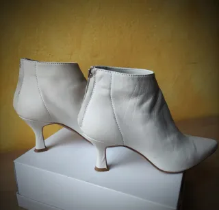 Tronchetti Ovye' pelle bianca Tg 37