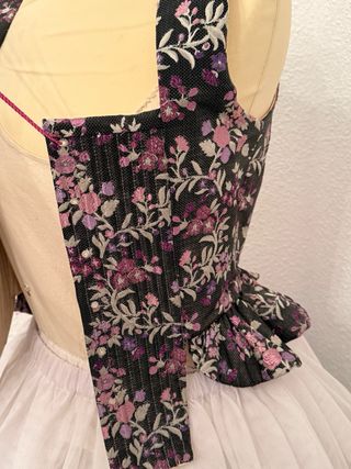 Traje de huertana morado y blanco