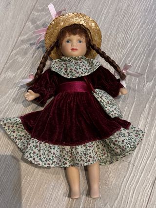 Vecchie bambole di porcellana