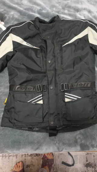 Chaqueta y pantalón moto con protecciones