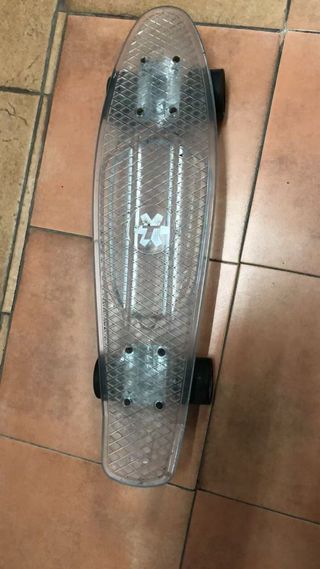 Patín 4 ruedas transparente