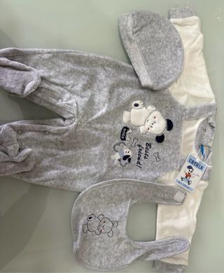 Set in ciniglia: tutina, cappellino, bavetta