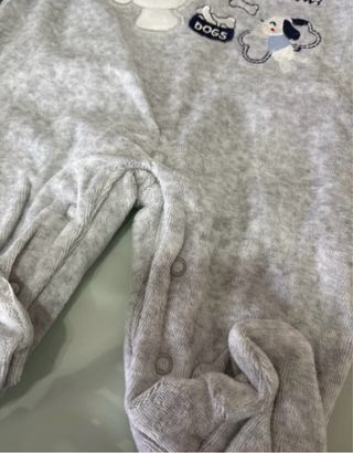 Set in ciniglia: tutina, cappellino, bavetta