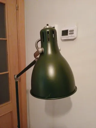 Lámpara de pie Ikea verde oscuro