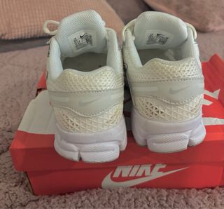 Nike Zoom Vomero - Tênis Branco e Prata