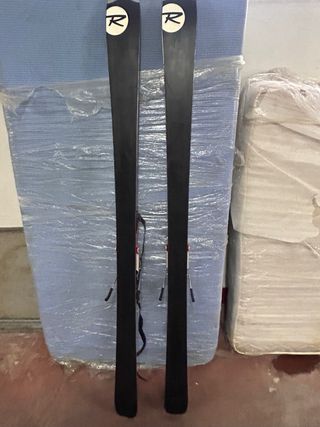 Esquís de travesía con piel de foca