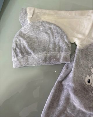 Tutina, cappellino e bavetta in ciniglia 6-9 mesi