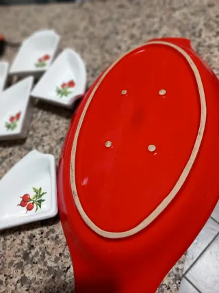 Vassoio rosso con 6 ciotoline decorate