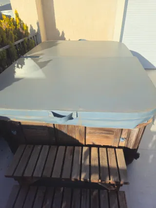 Jacuzzi Hidromasaje 4 personas con tapa y escalera