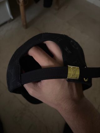 GORRA LV Y GORRA PRADA