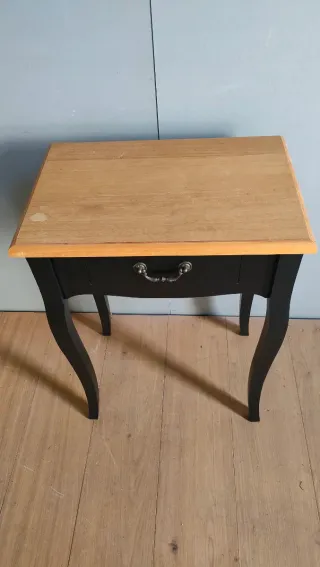 Mesita de noche estilo francés