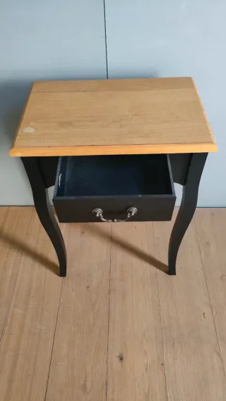 Mesita de noche estilo francés