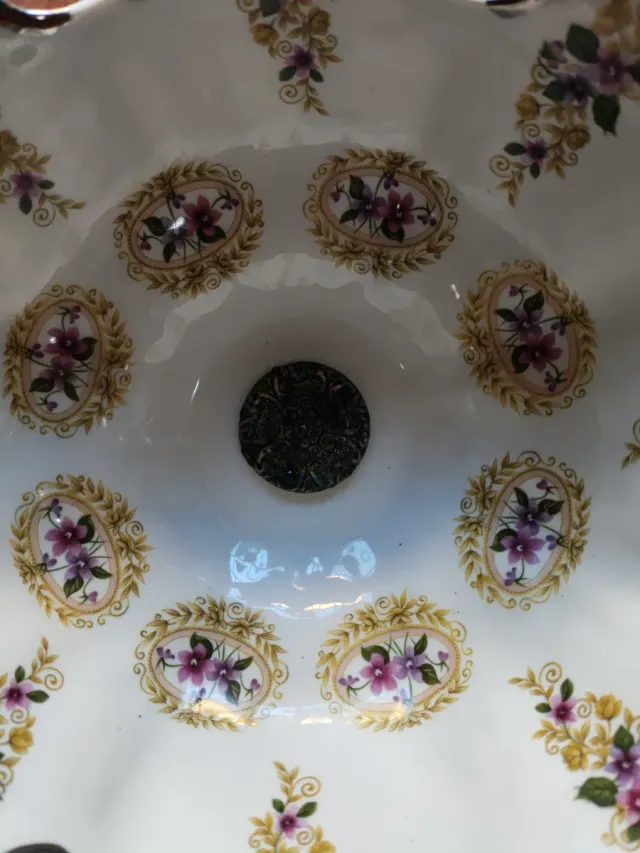 Centrotavola vintage in porcellana con uccelli in metallo