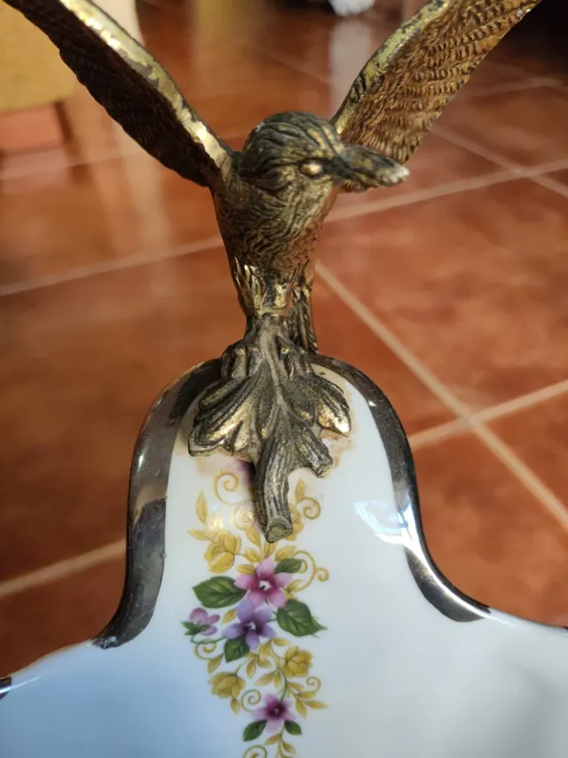 Centrotavola vintage in porcellana con uccelli in metallo