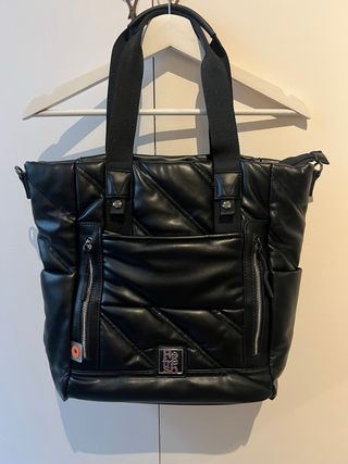 Bolso acolchado negro, marca Refresh