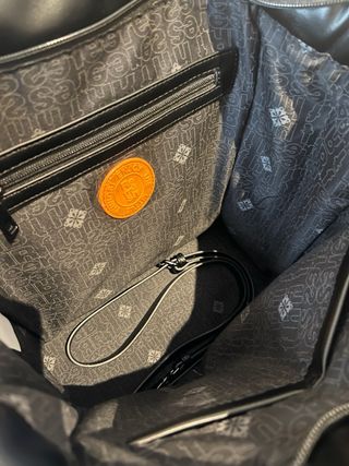 Bolso acolchado negro, marca Refresh